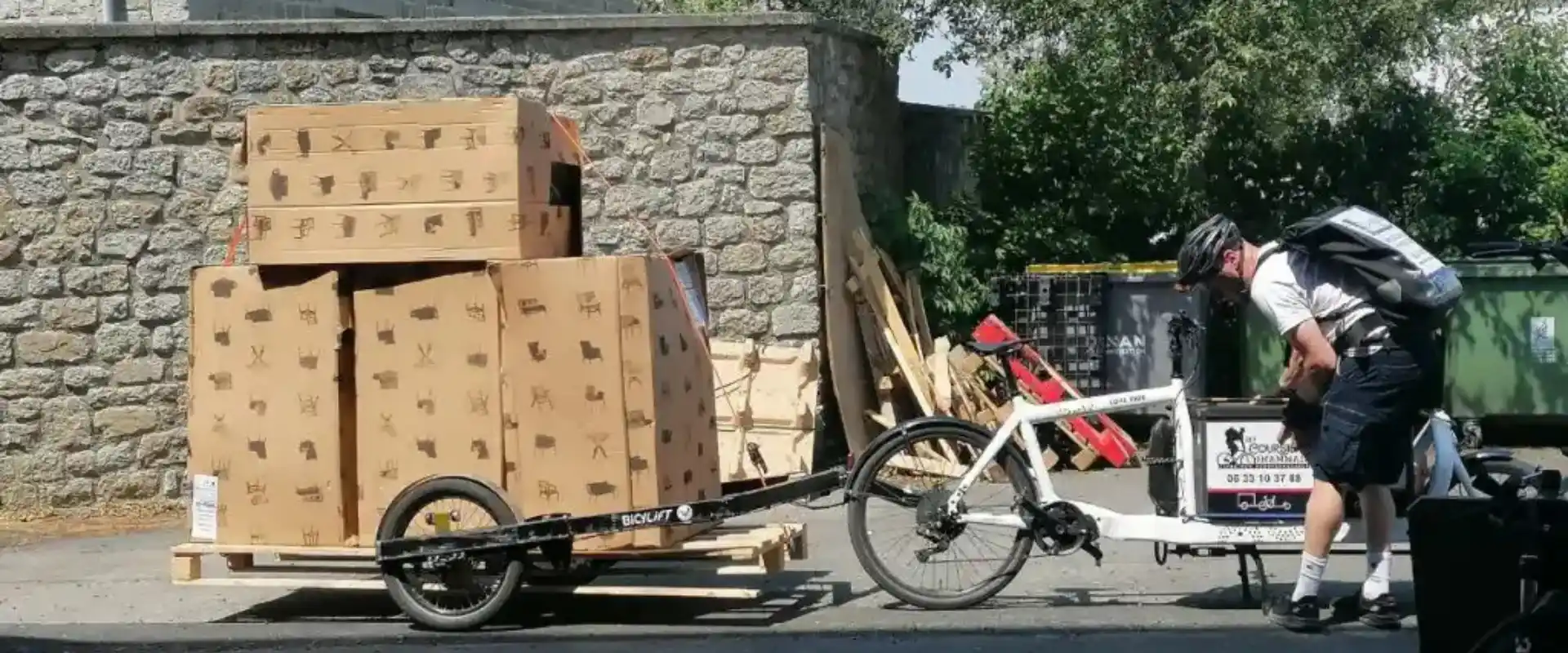 Départ imminent d'un coursier à Dinan